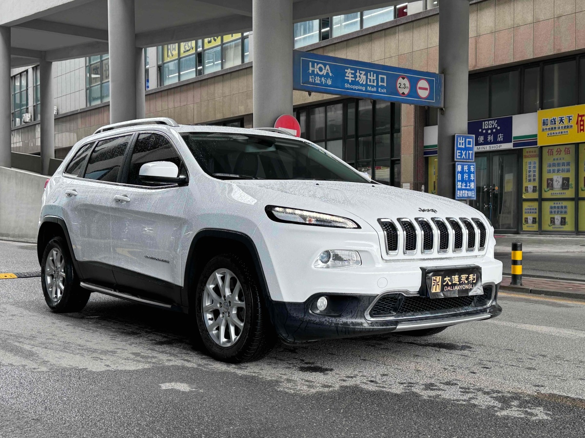 Jeep 自由光  2017款 2.0L 優(yōu)越版圖片