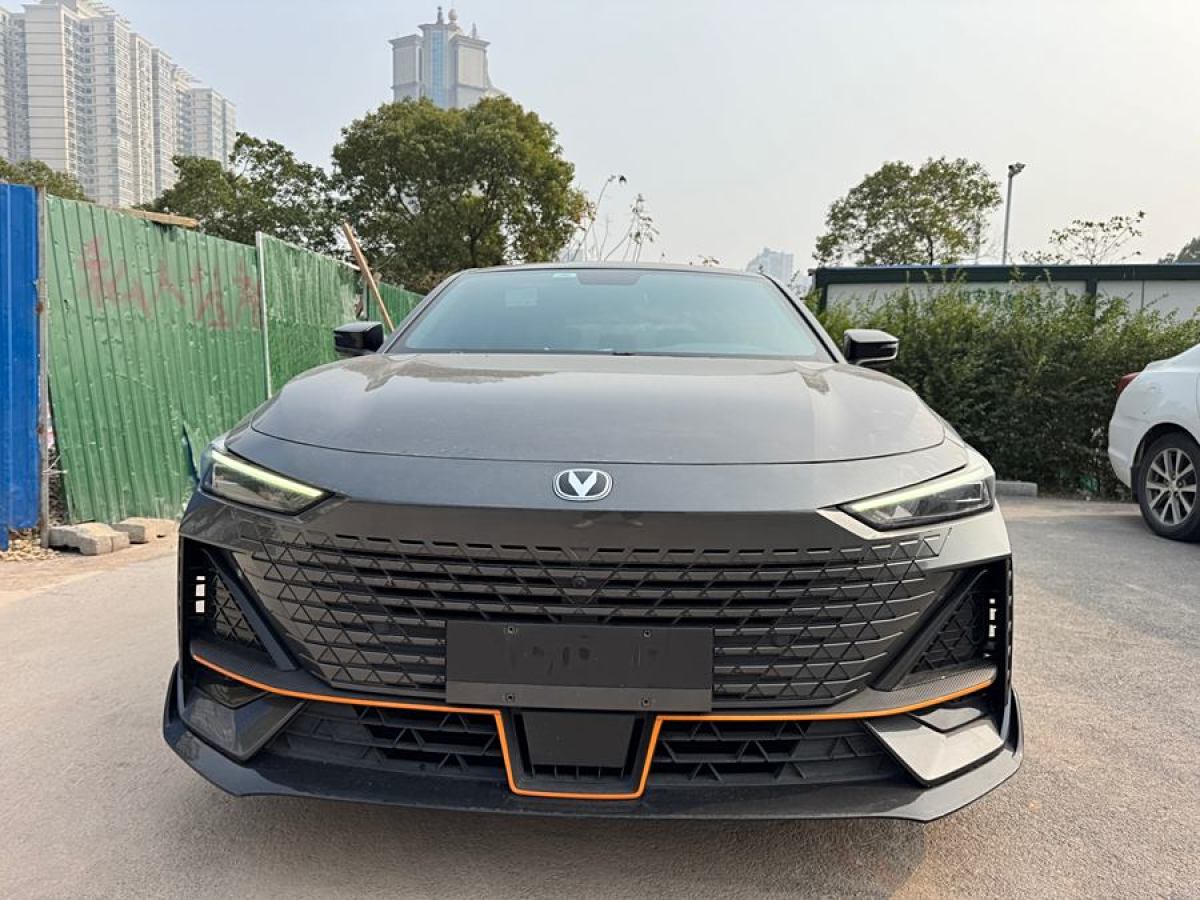 長(zhǎng)安 長(zhǎng)安UNI-V  2022款 1.5T 尊貴型圖片