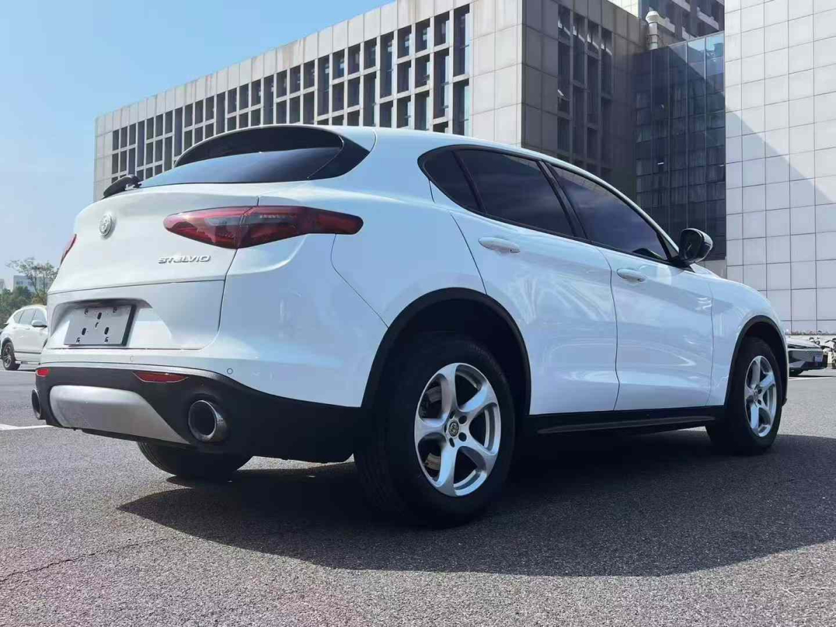 阿爾法·羅密歐 Stelvio  2017款 2.0T 200HP 精英版圖片