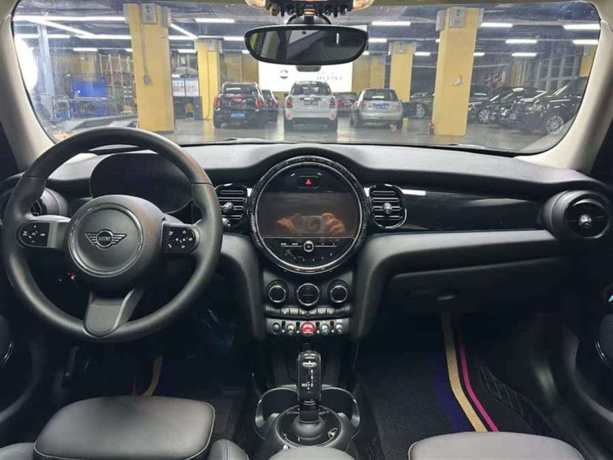 MINI MINI  2023款 改款 1.5T COOPER 藝術(shù)家 五門版圖片