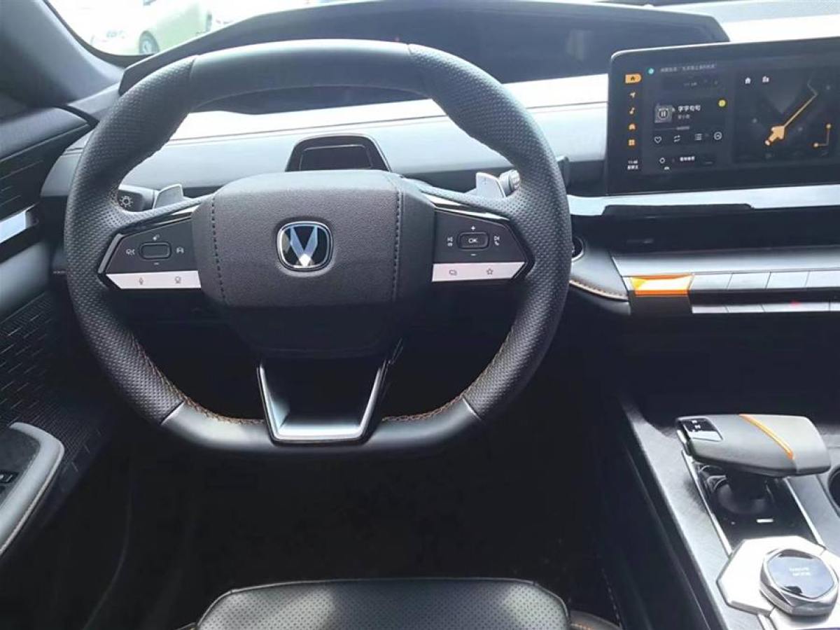 長(zhǎng)安 長(zhǎng)安UNI-V  2022款 1.5T 智慧領(lǐng)航型圖片