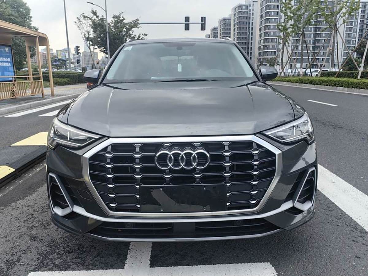 2021年2月奧迪 奧迪Q3  2021款 35 TFSI 時(shí)尚致雅型