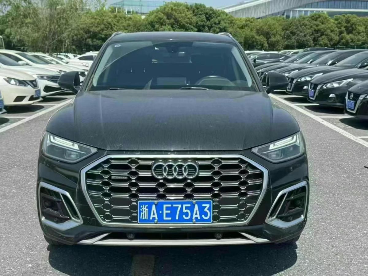 奧迪 奧迪Q5 e-tron  2022款 40 e-tron 星耀型 機(jī)甲套裝圖片