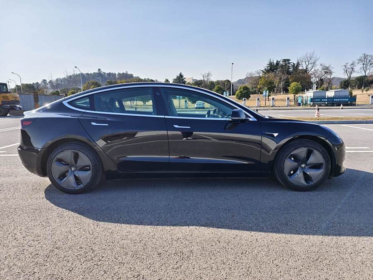 特斯拉 Model 3  2019款 標準續(xù)航后驅升級版圖片