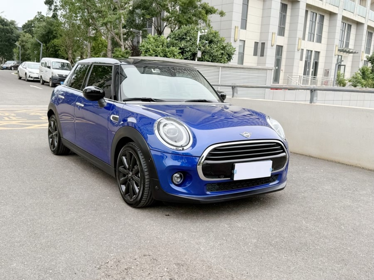 MINI MINI  2020款 1.5T COOPER 藝術(shù)家 五門版圖片