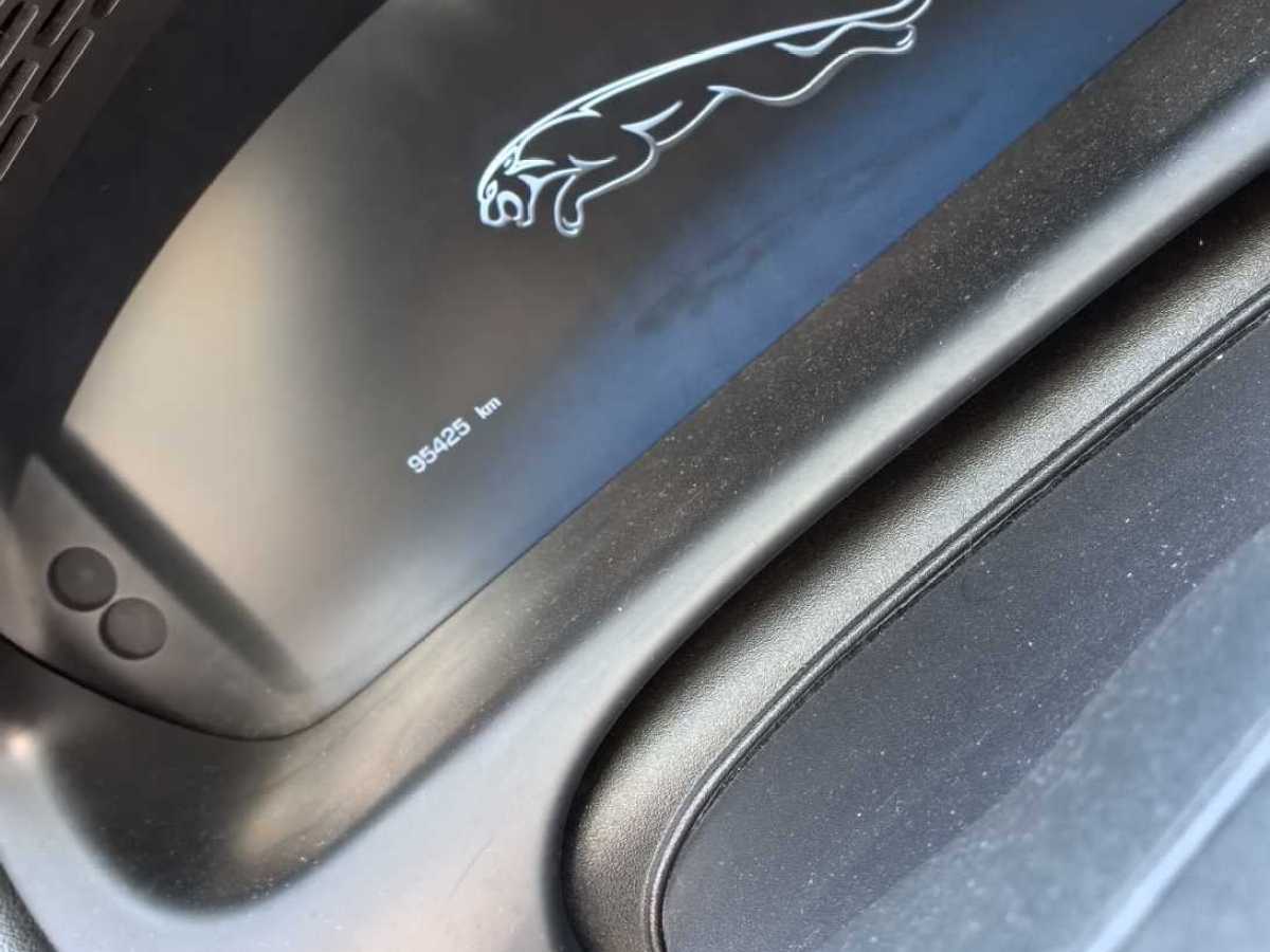 捷豹 XJ  2015款 XJL 3.0 SC 兩驅(qū)全景商務(wù)版圖片