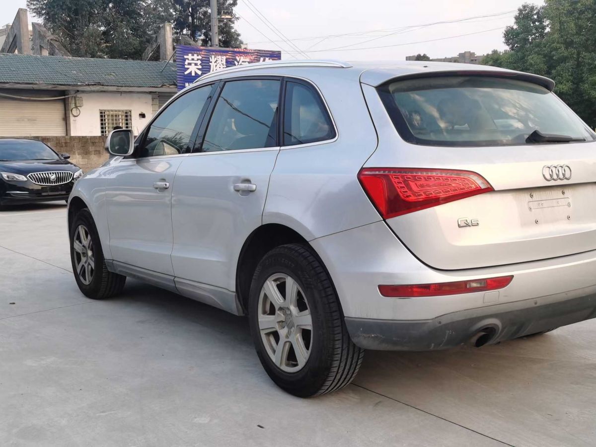 奧迪 奧迪Q5  2010款 Q5 2.0TSI 首發(fā)限量版運(yùn)動(dòng)版圖片