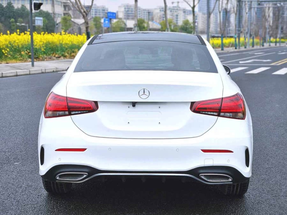 奔馳 奔馳A級(jí)  2019款  改款 A 180 L 運(yùn)動(dòng)轎車圖片