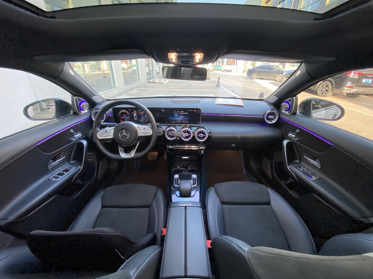 2020年6月奔驰 奔驰A级  2020款 改款 A 200 L 运动轿车动感型