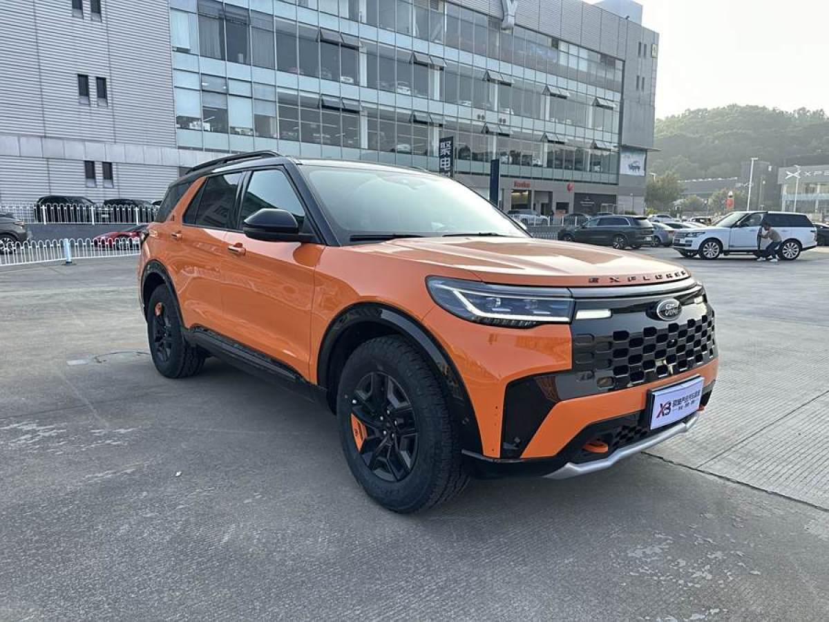 福特 探險(xiǎn)者  2023款 EcoBoost 285 昆侖巔峰版 7座圖片