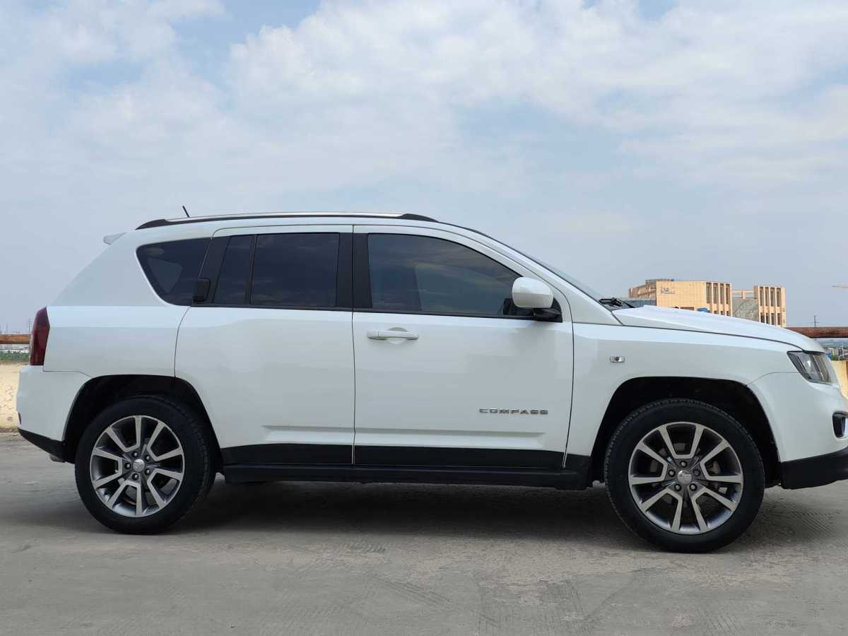 Jeep 指南者  2014款 改款 2.4L 四驅(qū)豪華版圖片