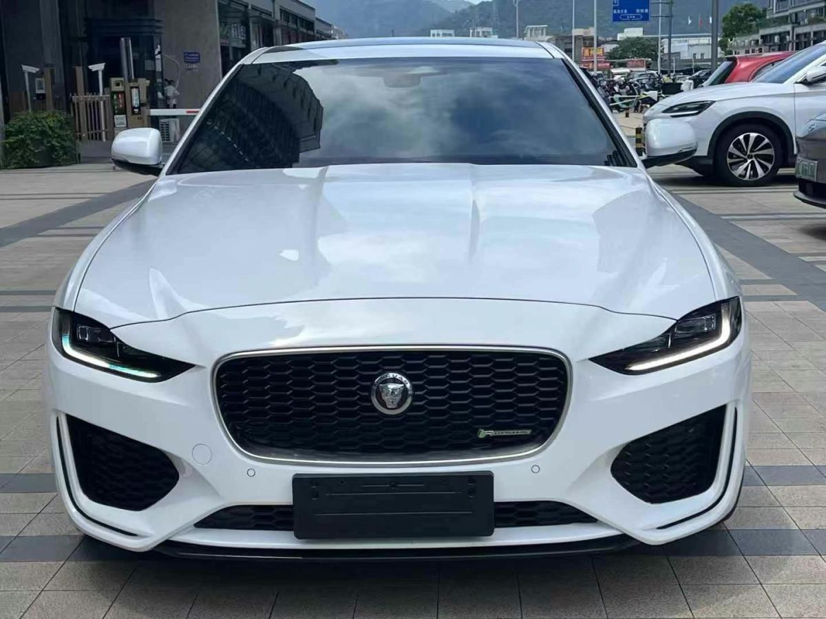 捷豹 XE 圖片
