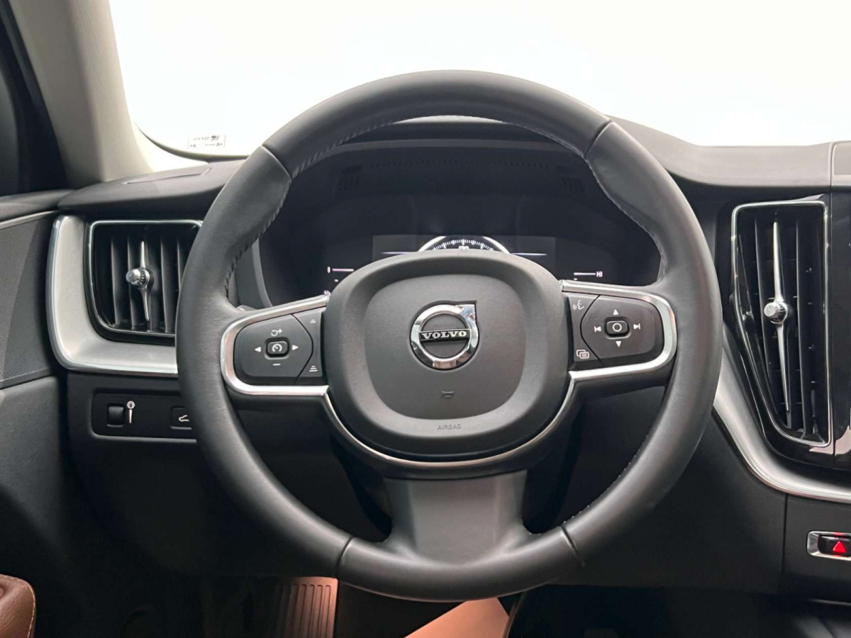 沃爾沃 XC60  2017款 2.0T T5 AWD 個(gè)性運(yùn)動(dòng)版圖片