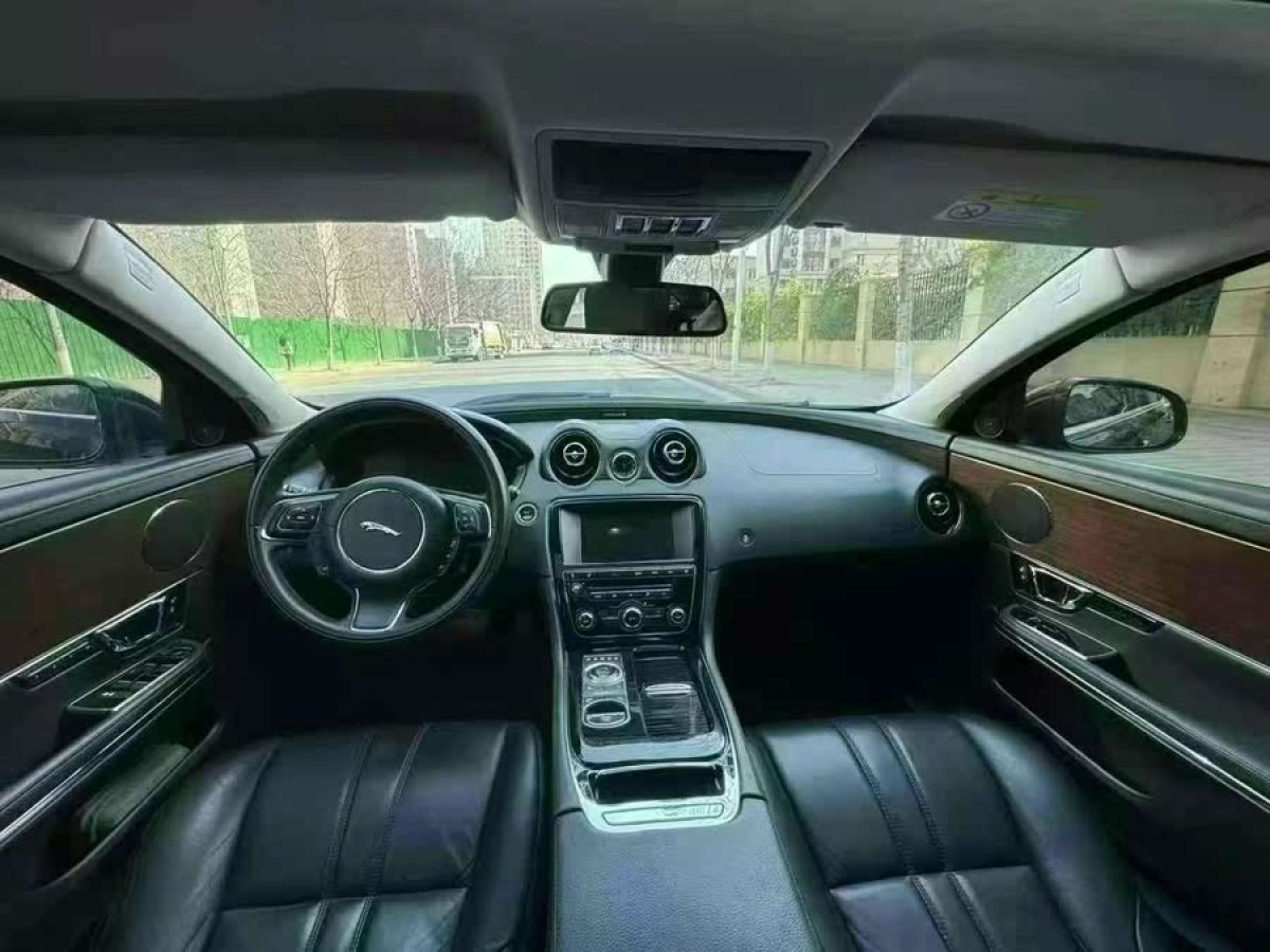 捷豹 XJ  2016款 XJL 2.0T 兩驅(qū)典雅商務(wù)版圖片