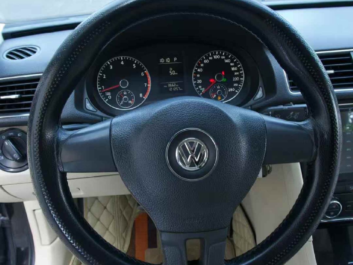 大眾 帕薩特  2015款 1.8TSI 自動尊榮版圖片