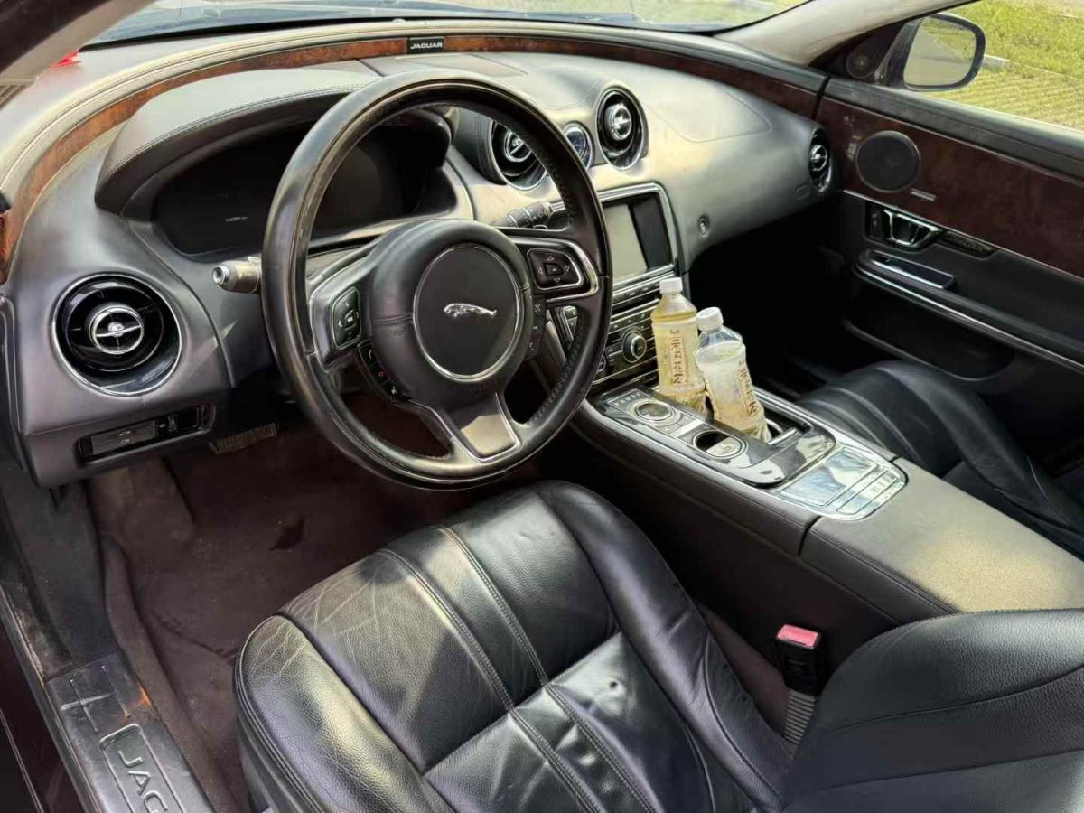 捷豹 XJ  2014款 XJL 2.0T 兩驅(qū)全景商務(wù)版圖片