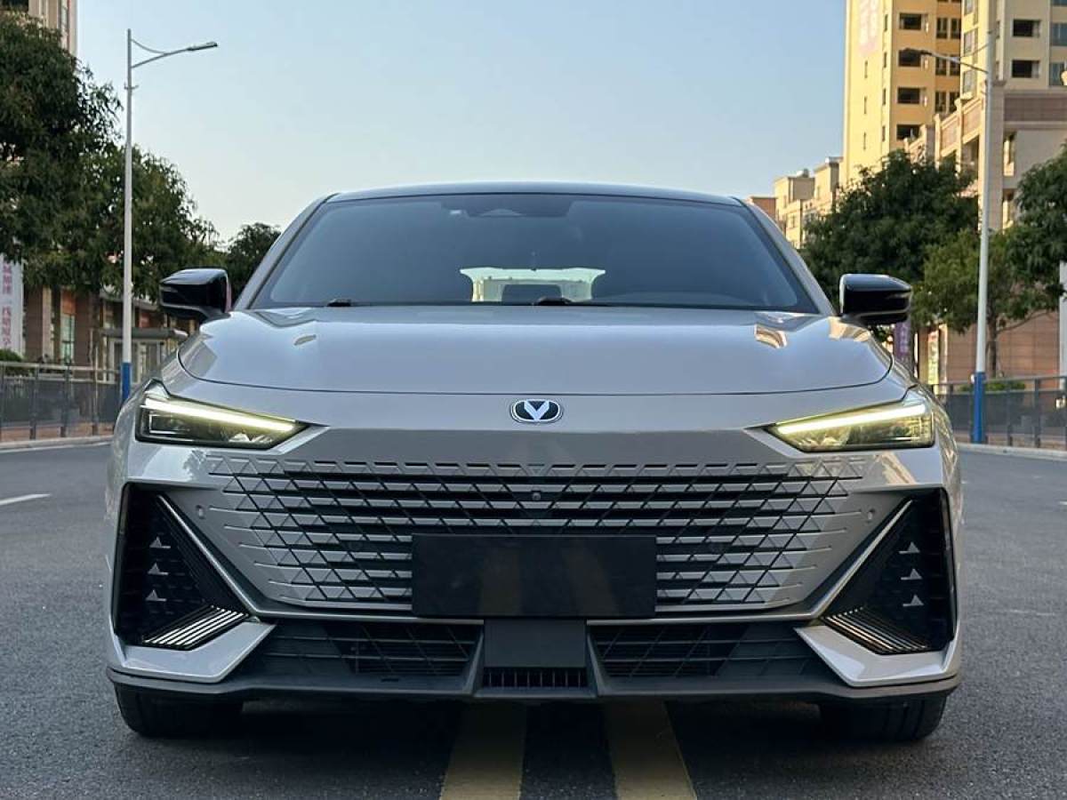 長安 長安UNI-V  2022款 1.5T 智慧領(lǐng)航型圖片