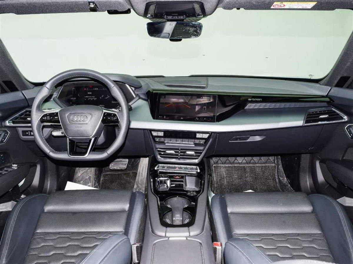 奧迪 奧迪Q5 e-tron  2023款 40 e-tron 閃耀型 機(jī)甲套裝圖片