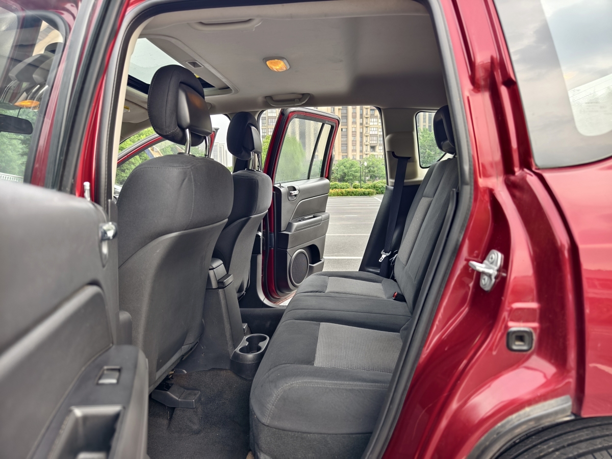 Jeep 指南者  2015款 2.0L 兩驅(qū)運動版圖片
