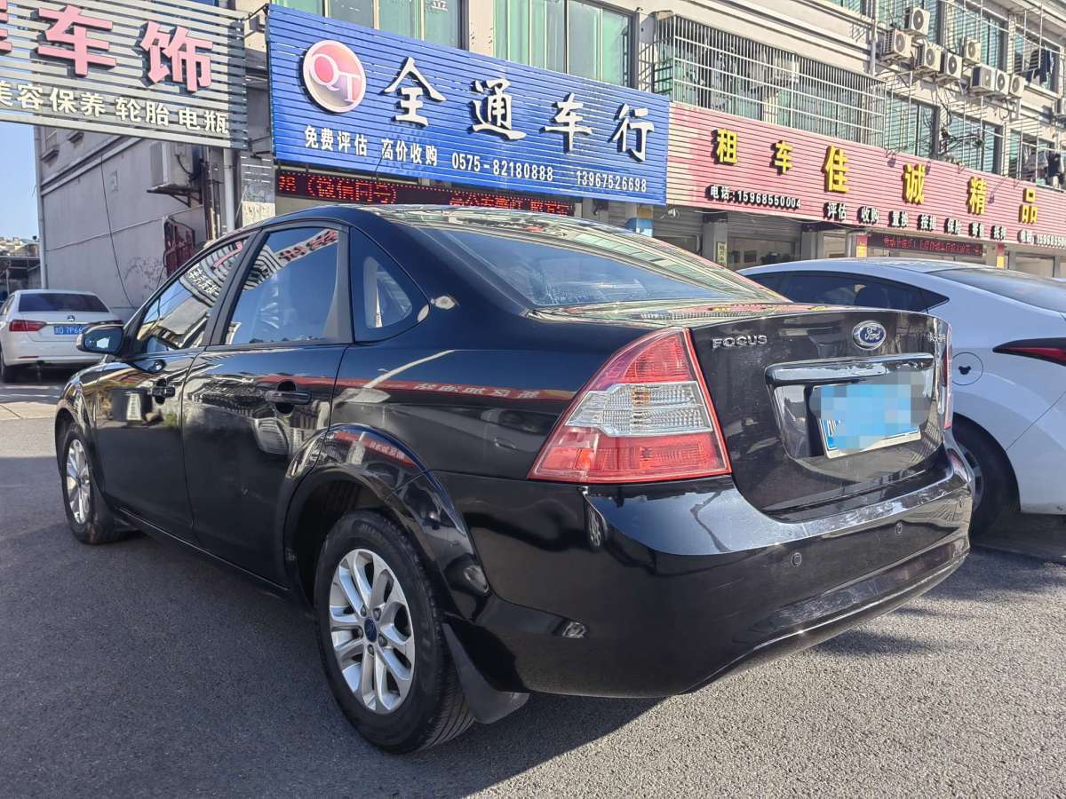 福特 ?？怂? 2013款 三廂經(jīng)典 1.8L 自動(dòng)基本型圖片