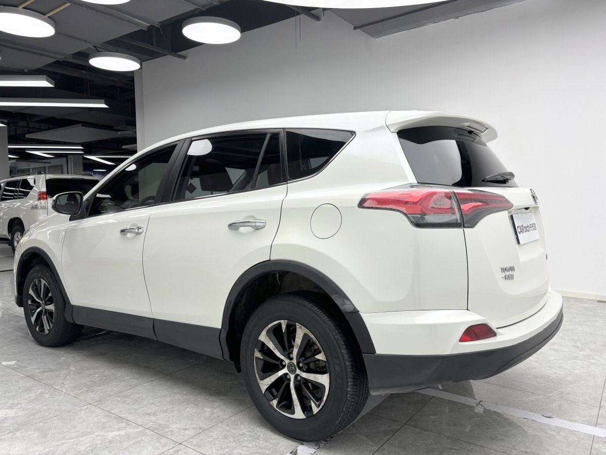 豐田 RAV4  2016款 榮放 2.0L CVT兩驅(qū)風(fēng)尚版圖片