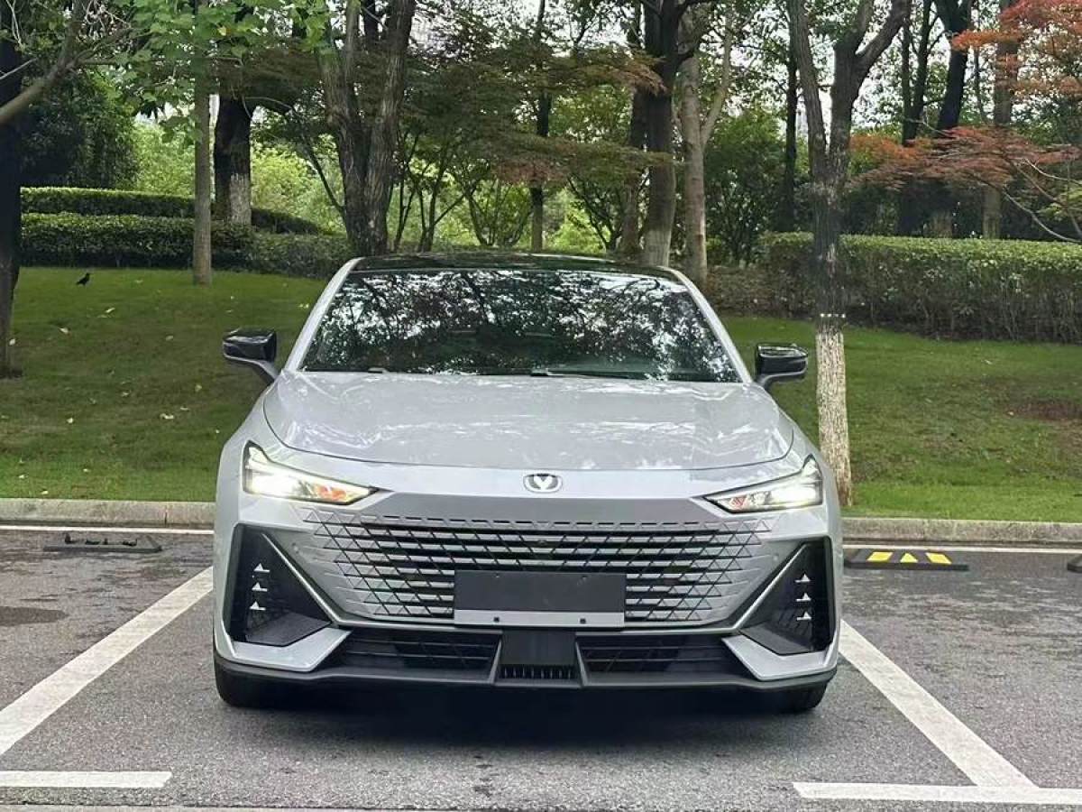 長(zhǎng)安 長(zhǎng)安UNI-V  2022款 1.5T 卓越型圖片