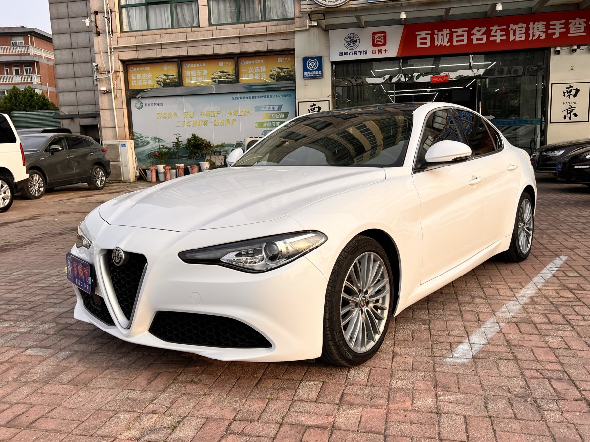 2017年6月阿尔法·罗密欧 Giulia  2017款 2.0T 280HP 豪华版