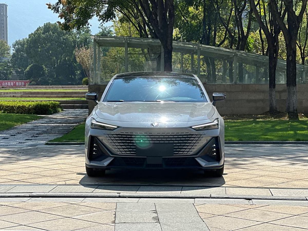 長(zhǎng)安 長(zhǎng)安UNI-V  2022款 1.5T 尊貴型圖片