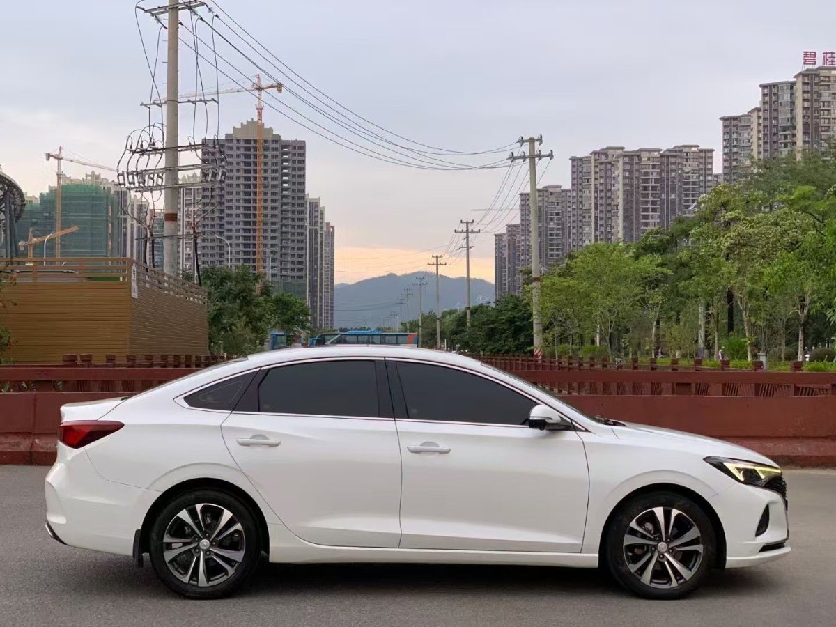 長(zhǎng)安 逸動(dòng)  2020款 PLUS 藍(lán)鯨NE 1.4T GDI DCT旗艦型圖片