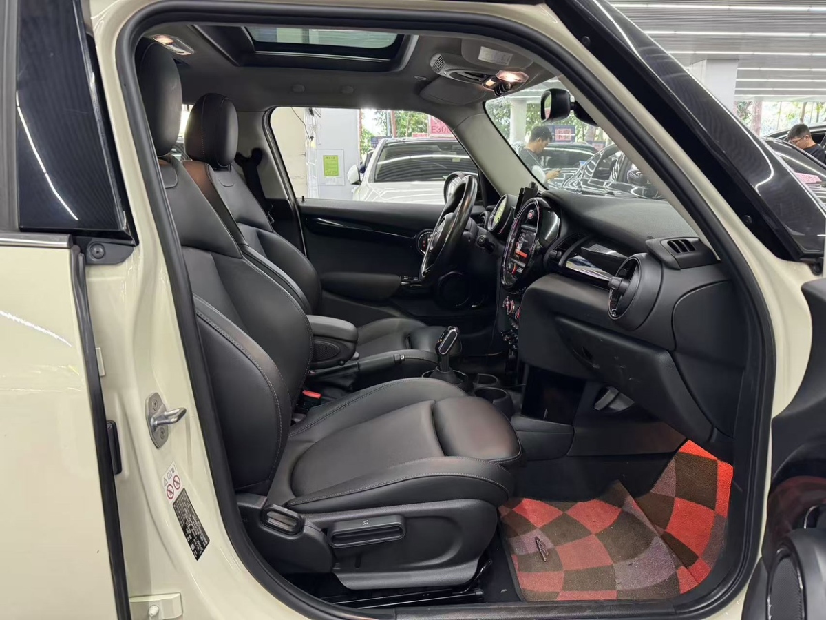 MINI MINI  2020款 1.5T COOPER 經典派 五門絕色版圖片