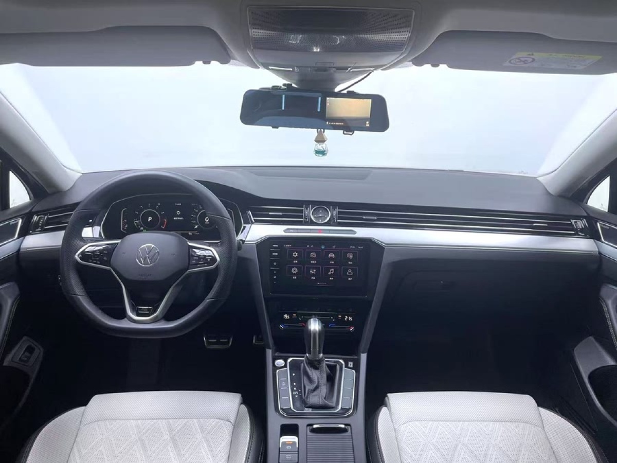 大眾 邁騰  2023款 200萬(wàn)輛紀(jì)念版 330TSI DSG豪華型圖片
