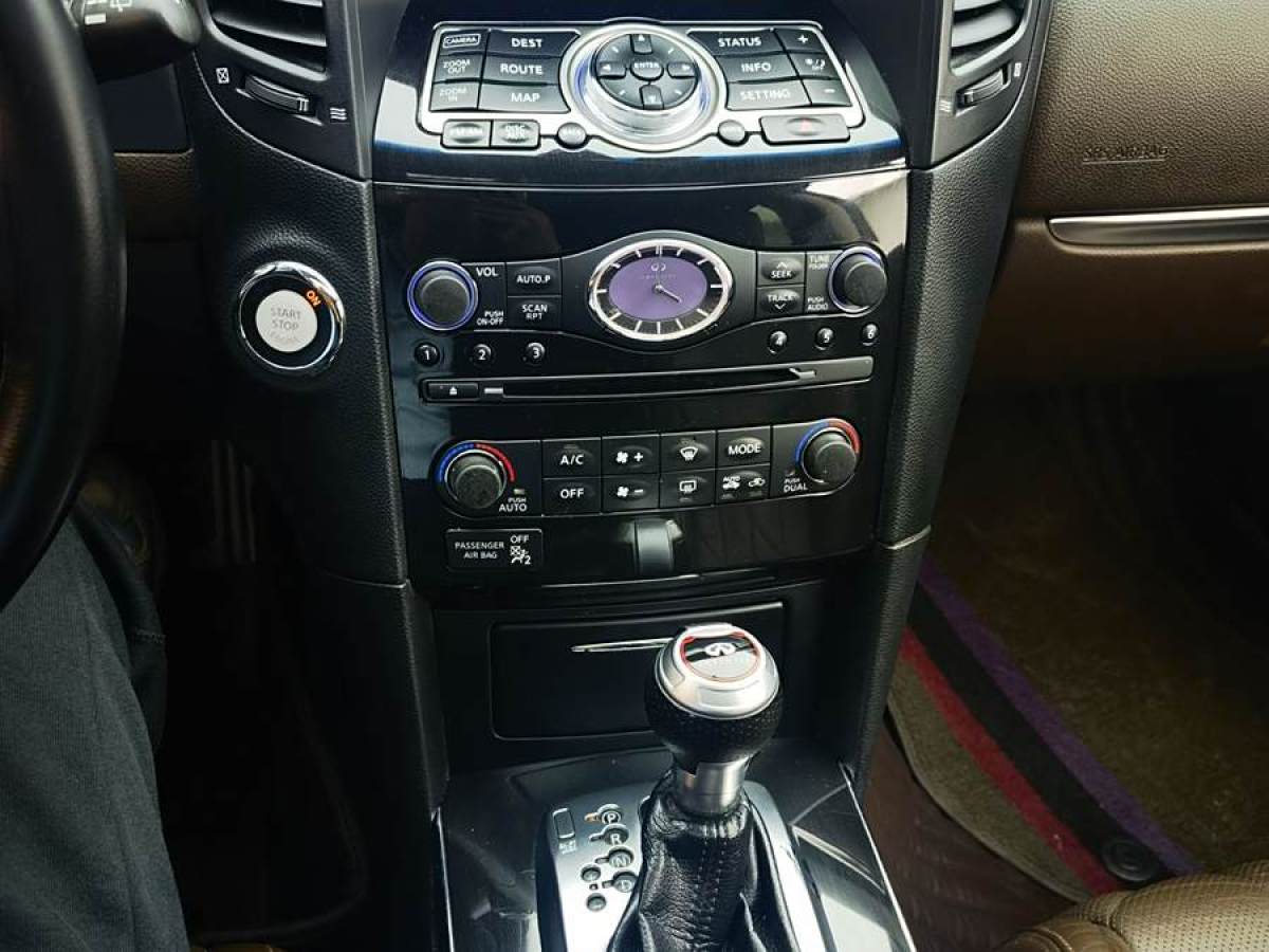 英菲尼迪 QX70  2015款 3.7L 絕影版圖片