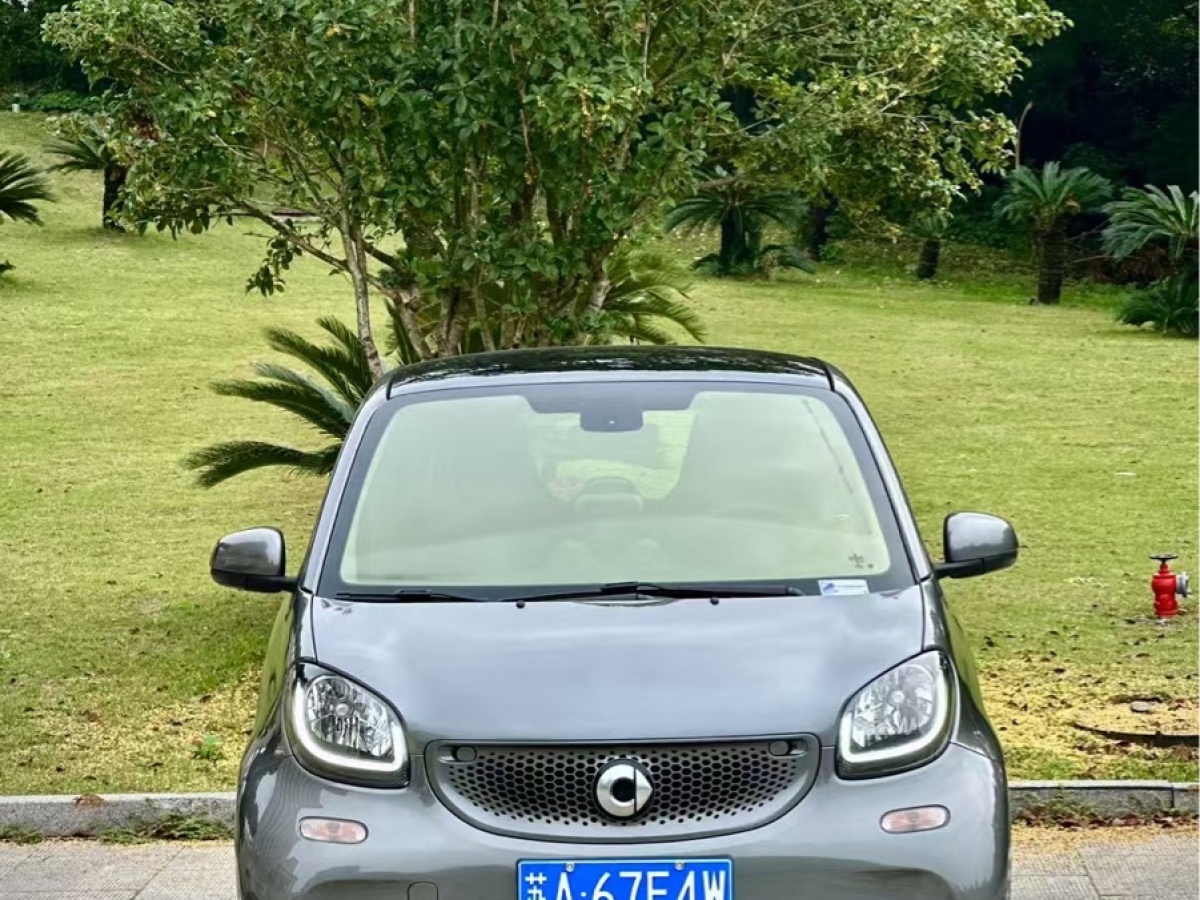 2018年06月smart fortwo  2018款 0.9T 66千瓦耀钛度特别版