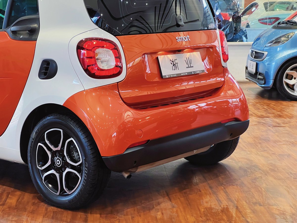 2018年3月smart fortwo  2017款 1.0L 52千瓦新聲特別版