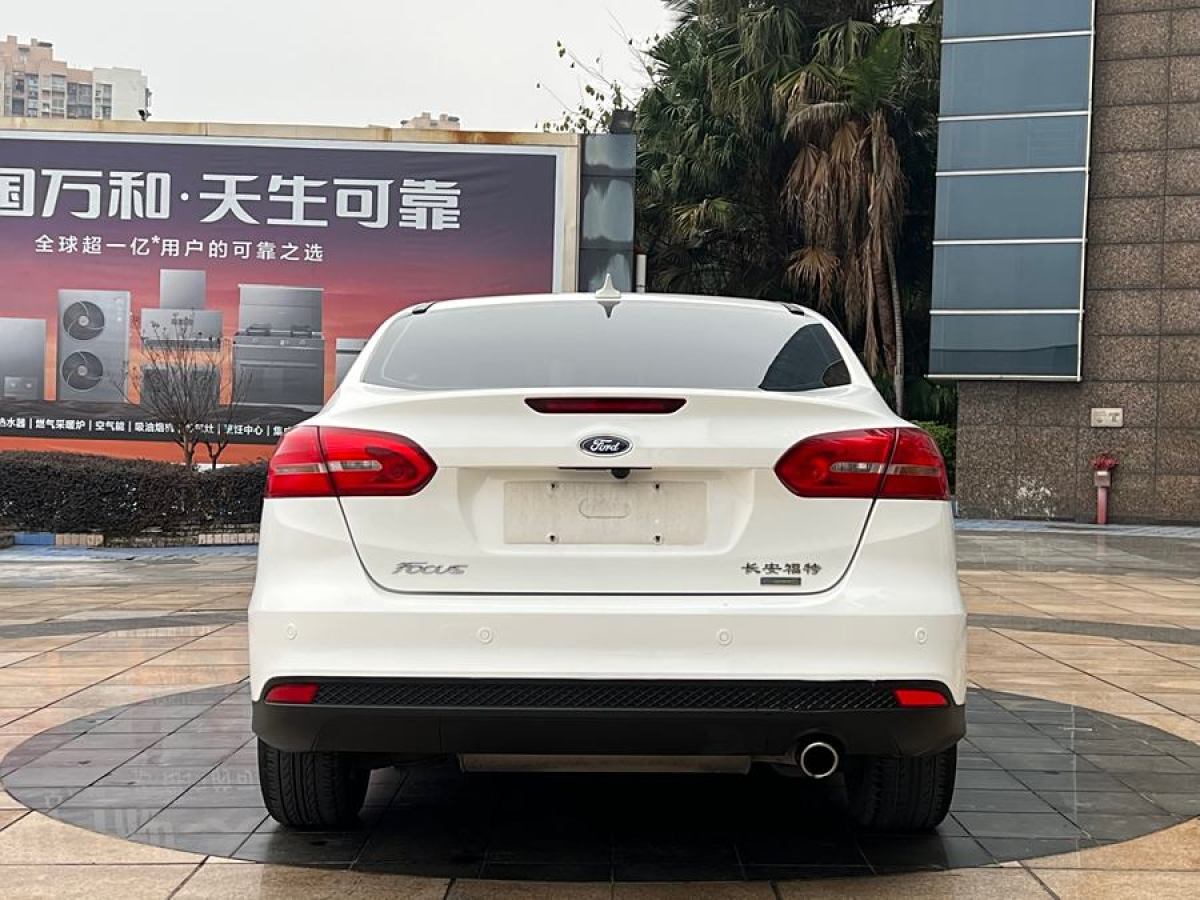 福特 ?？怂? 2018款 三廂經(jīng)典 EcoBoost 180 自動(dòng)精英型圖片