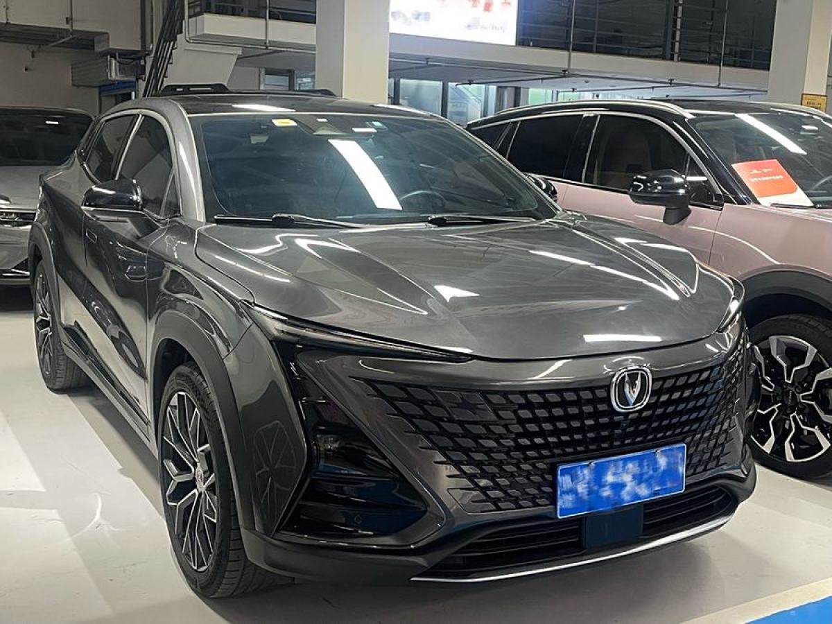 長(zhǎng)安 UNI-T  2022款 1.5T 運(yùn)動(dòng)版 尊貴型圖片