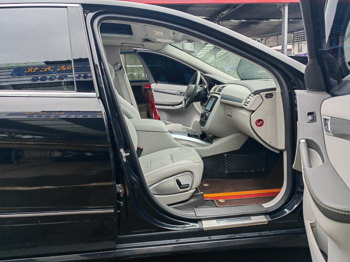 2015年6月奔驰 奔驰R级  2014款 R 320 4MATIC 商务型