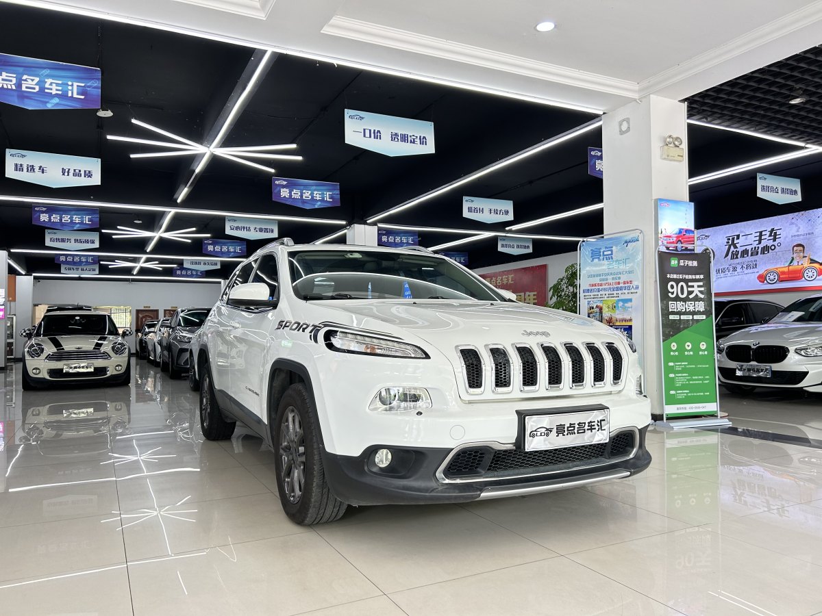 Jeep 自由光  2020款 2.0L 兩驅(qū)經(jīng)典運動版圖片