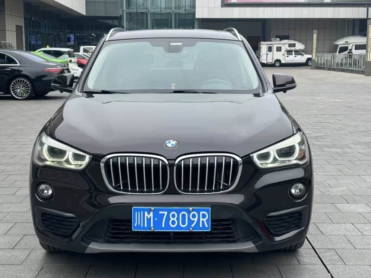 寶馬 寶馬X1  2018款 sDrive20Li 領(lǐng)先型圖片