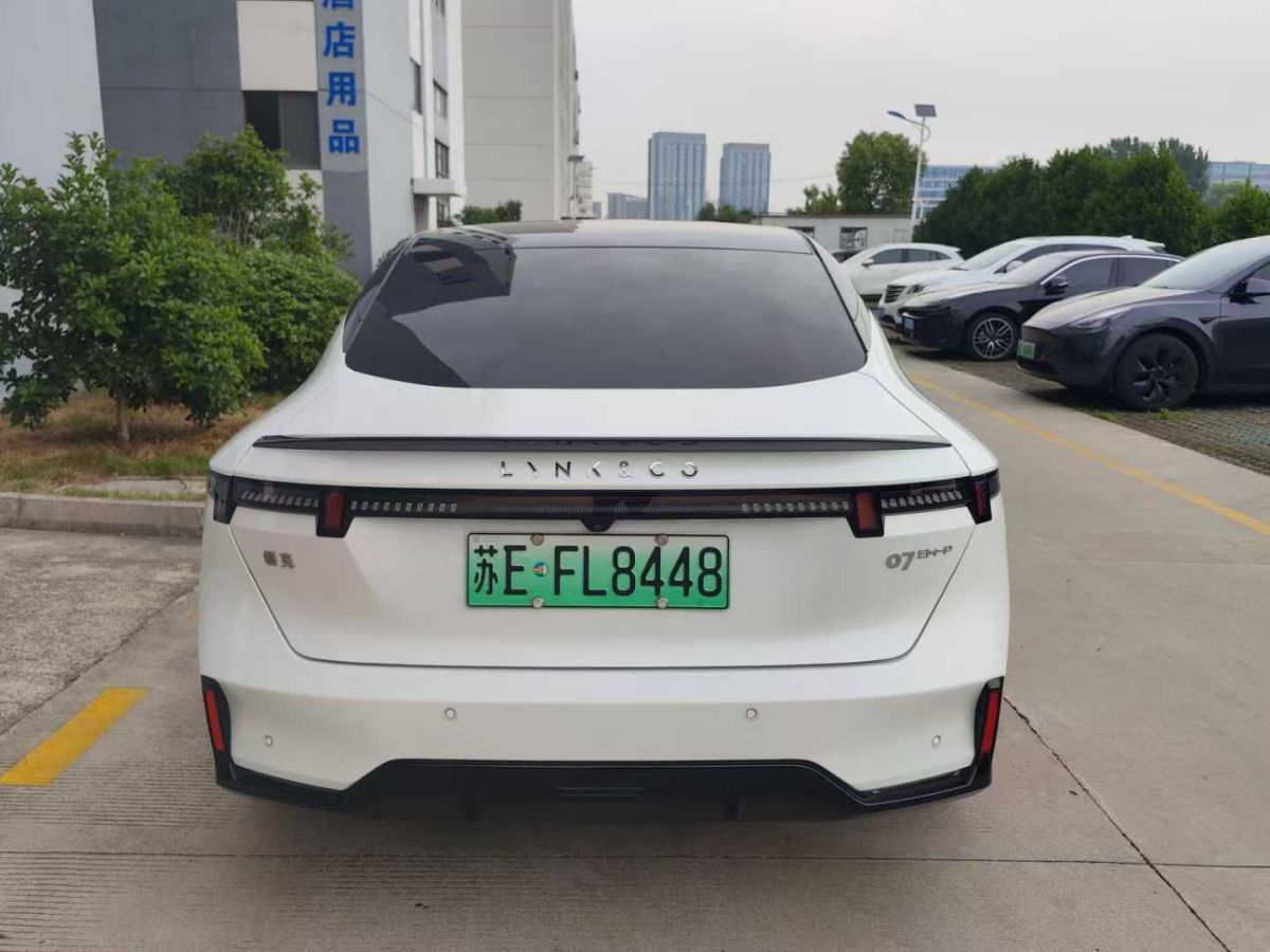 領(lǐng)克 領(lǐng)克08新能源  2024款 120km 長(zhǎng)續(xù)航Plus圖片