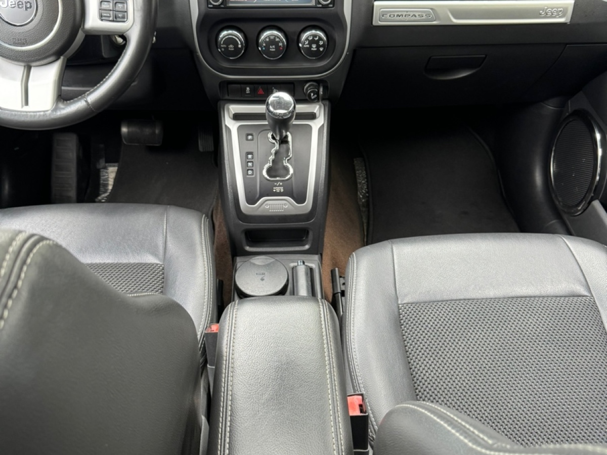 Jeep 指南者  2014款 改款 2.4L 四驅(qū)舒適版圖片