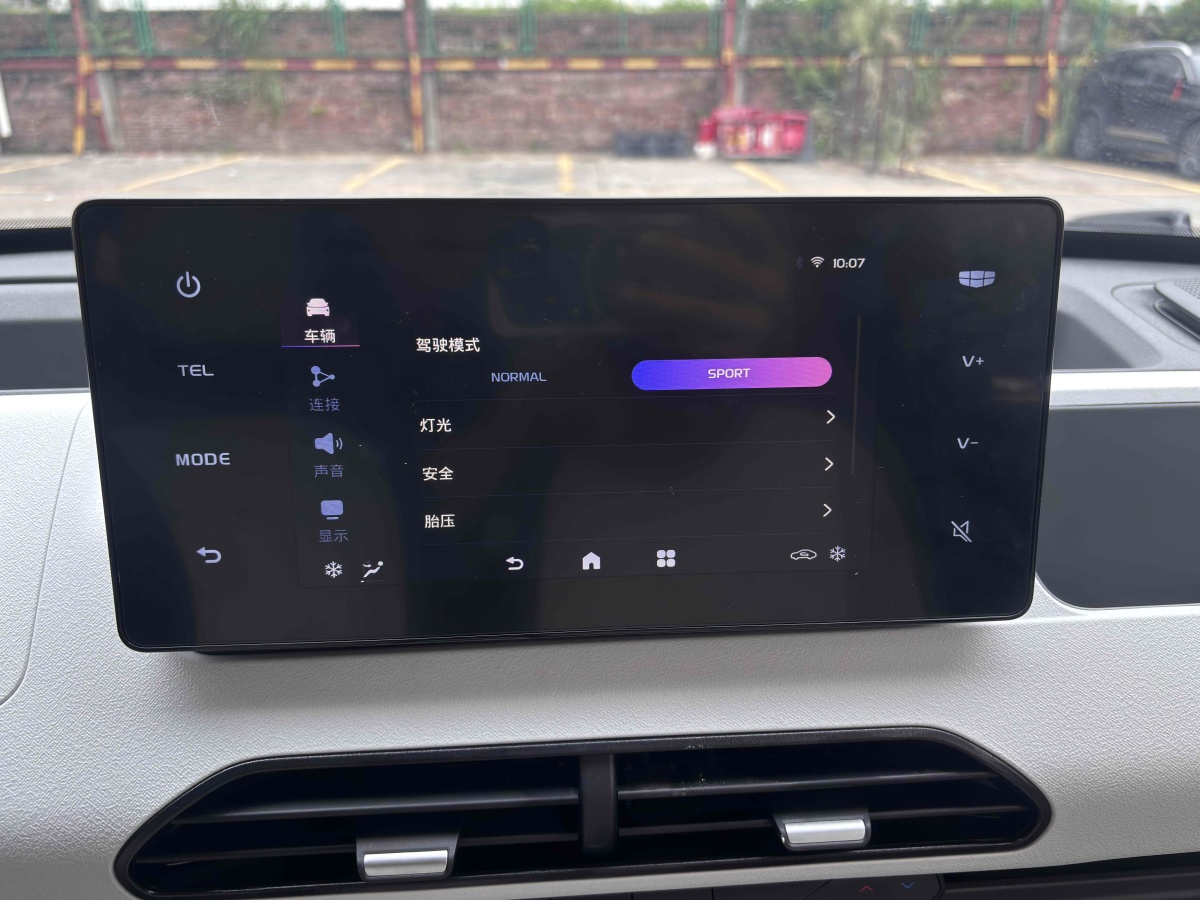2024年5月吉利 熊貓mini  2024款 200km 熊貓卡丁