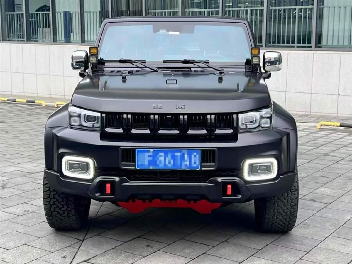 2021年6月北京 BJ40  2021款 2.0D 自動(dòng)四驅(qū)刀鋒英雄版?zhèn)b客型