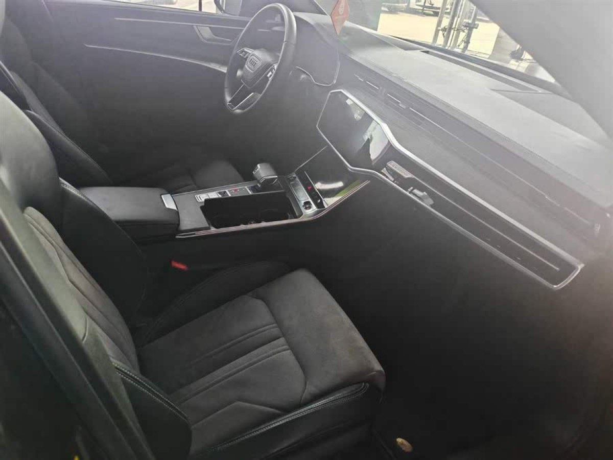 奧迪 奧迪A6L  2023款 改款 45 TFSI quattro 臻選動(dòng)感型圖片