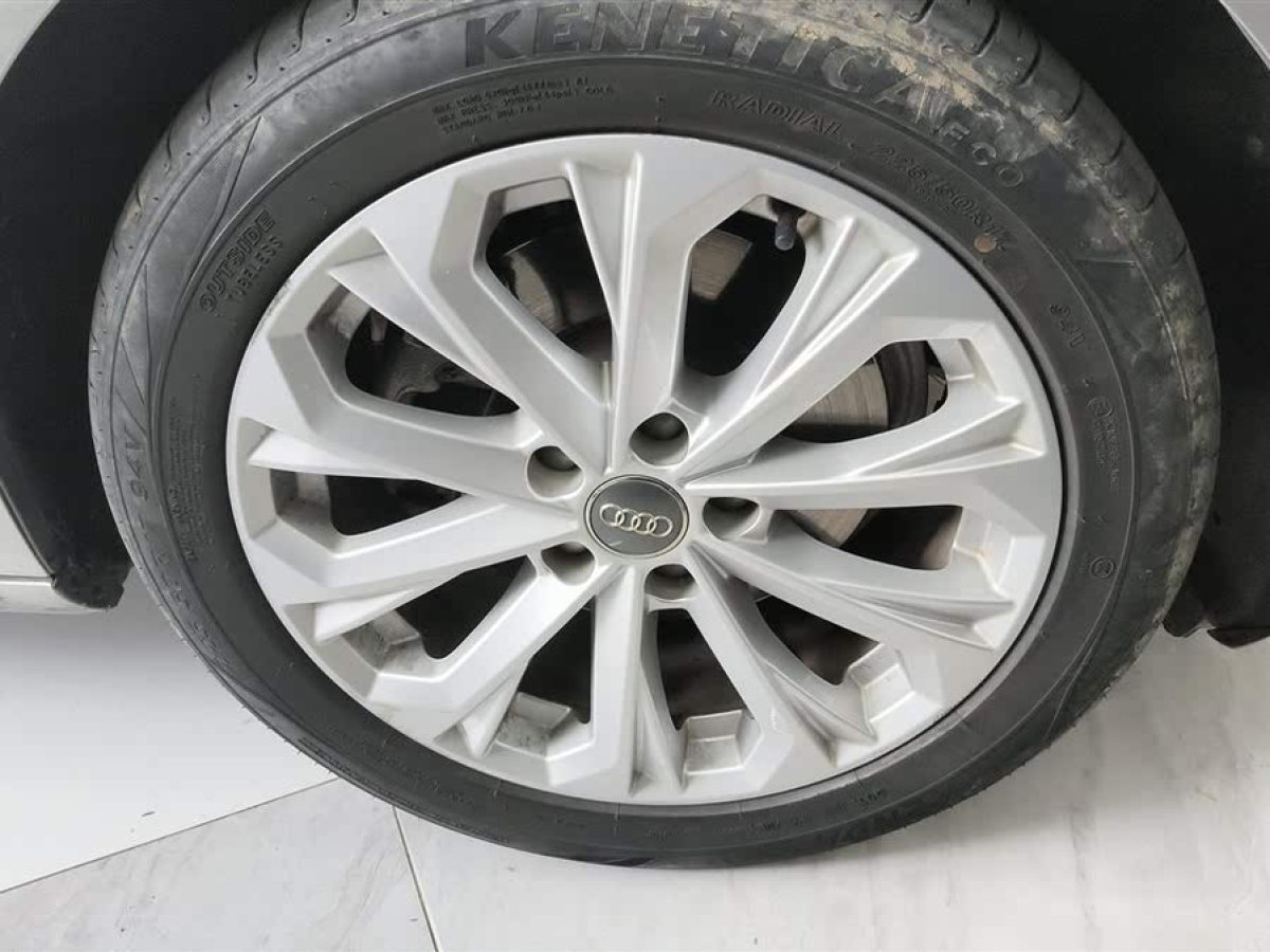 奧迪 奧迪A4L  2017款 Plus 40 TFSI 進(jìn)取型圖片