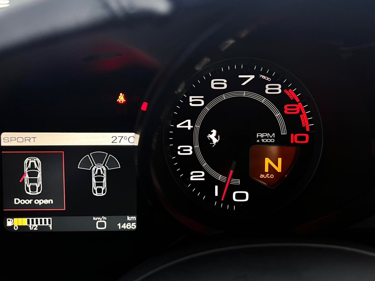 法拉利 F12berlinetta  2013款 6.3L 標(biāo)準(zhǔn)型圖片