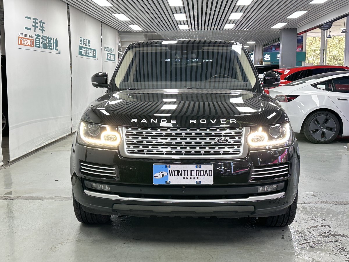路虎 攬勝  2016款 3.0 V6 SC Vogue SE 創(chuàng)世加長(zhǎng)版圖片