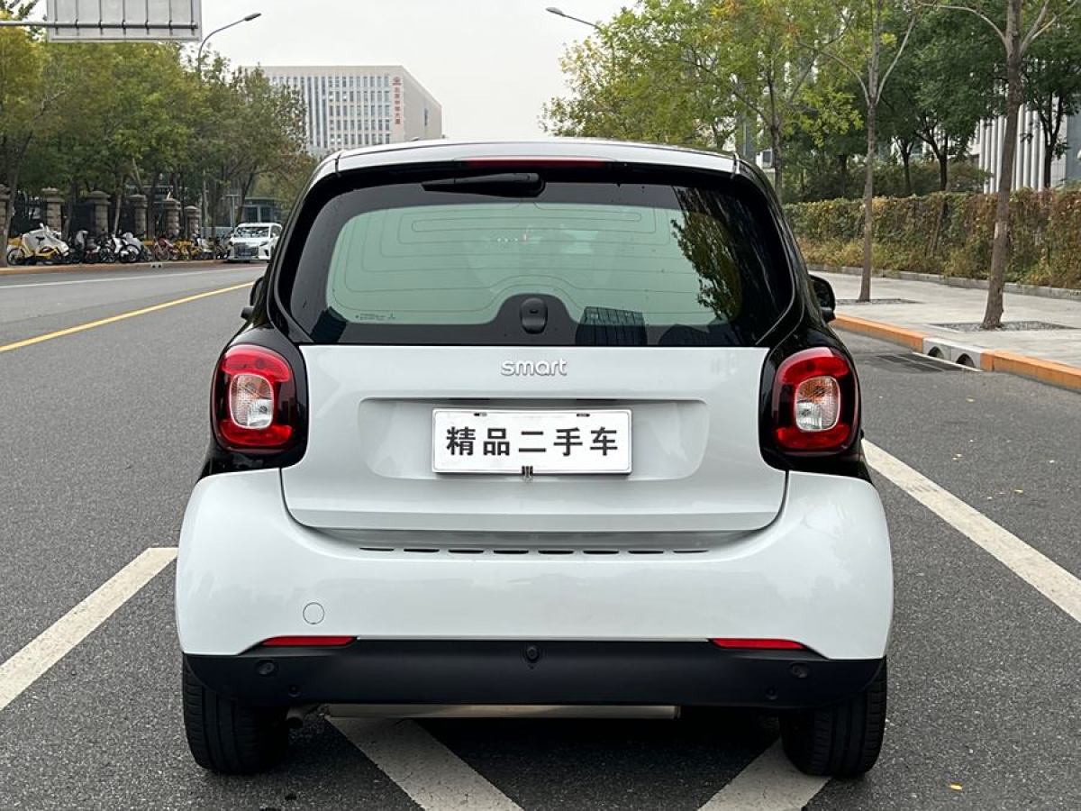 2019年10月smart fortwo  2019款 0.9T 66千瓦硬頂風(fēng)擎版 國(guó)VI