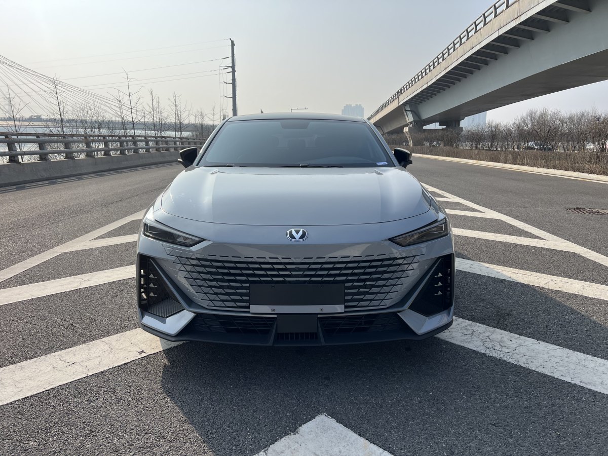 2022年6月長安 長安UNI-V  2022款 1.5T 尊貴型