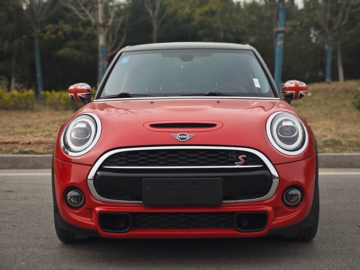 MINI MINI  2020款 2.0T COOPER S 經(jīng)典派 五門版圖片